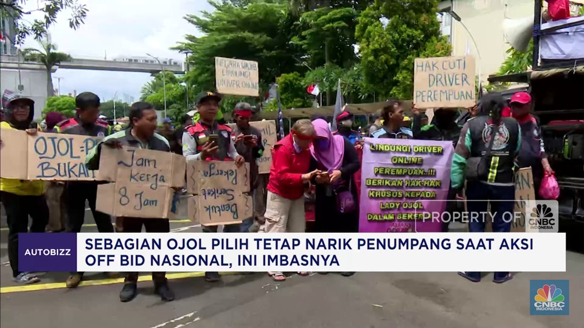 Video: Sebagian Ojol Pilih Tetap Narik Penumpang Saat Demo