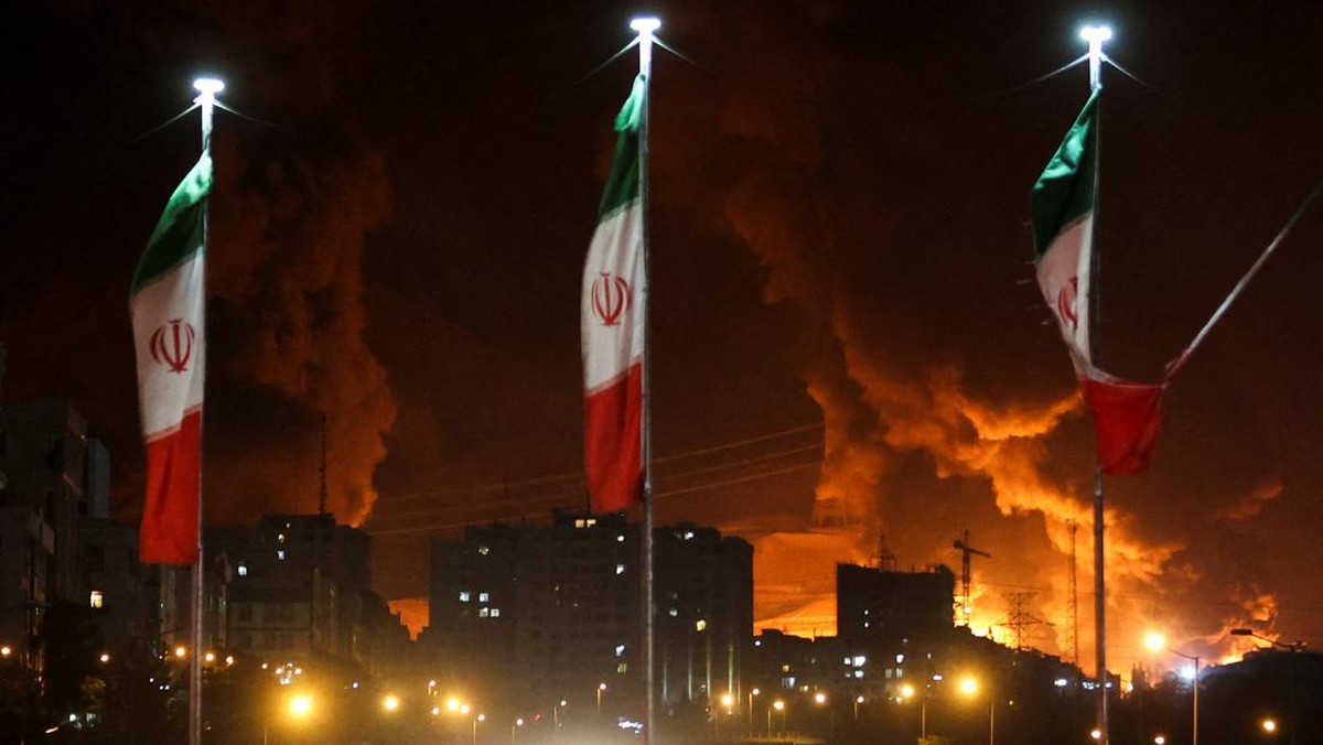 Israel Putuskan Serang Iran Lagi, Gencatan Senjata Trump Cuma Drama?