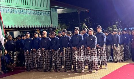 Topo Bisu Mubeng Beteng: Langkah Sunyi Peringati Malam 1 Suro di Yogyakarta