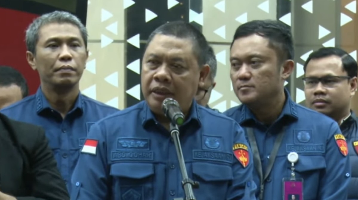 Kejagung Tahan Tersangka Korupsi Minyak 20 Hari ke Depan