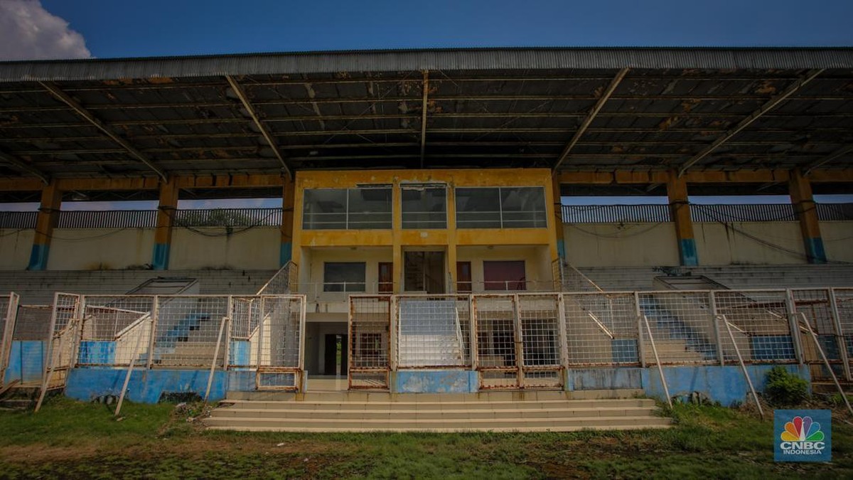Stadion Kebanggaan Warga Jakarta Utara Kini Horor Bak ‘Istana Hantu’